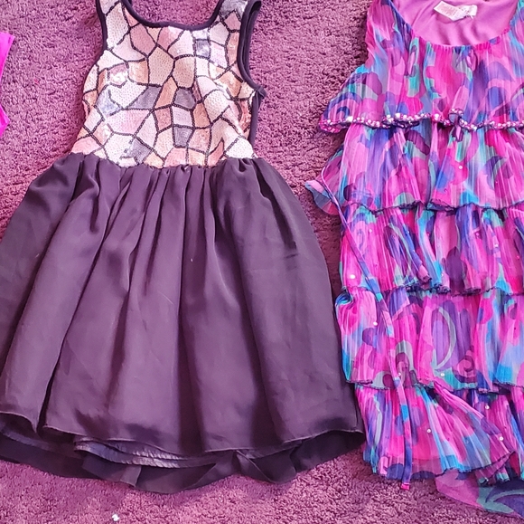 Dresses - Picture 3 of 3